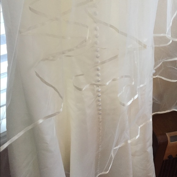 Wedding dress - Picture 16 of 16